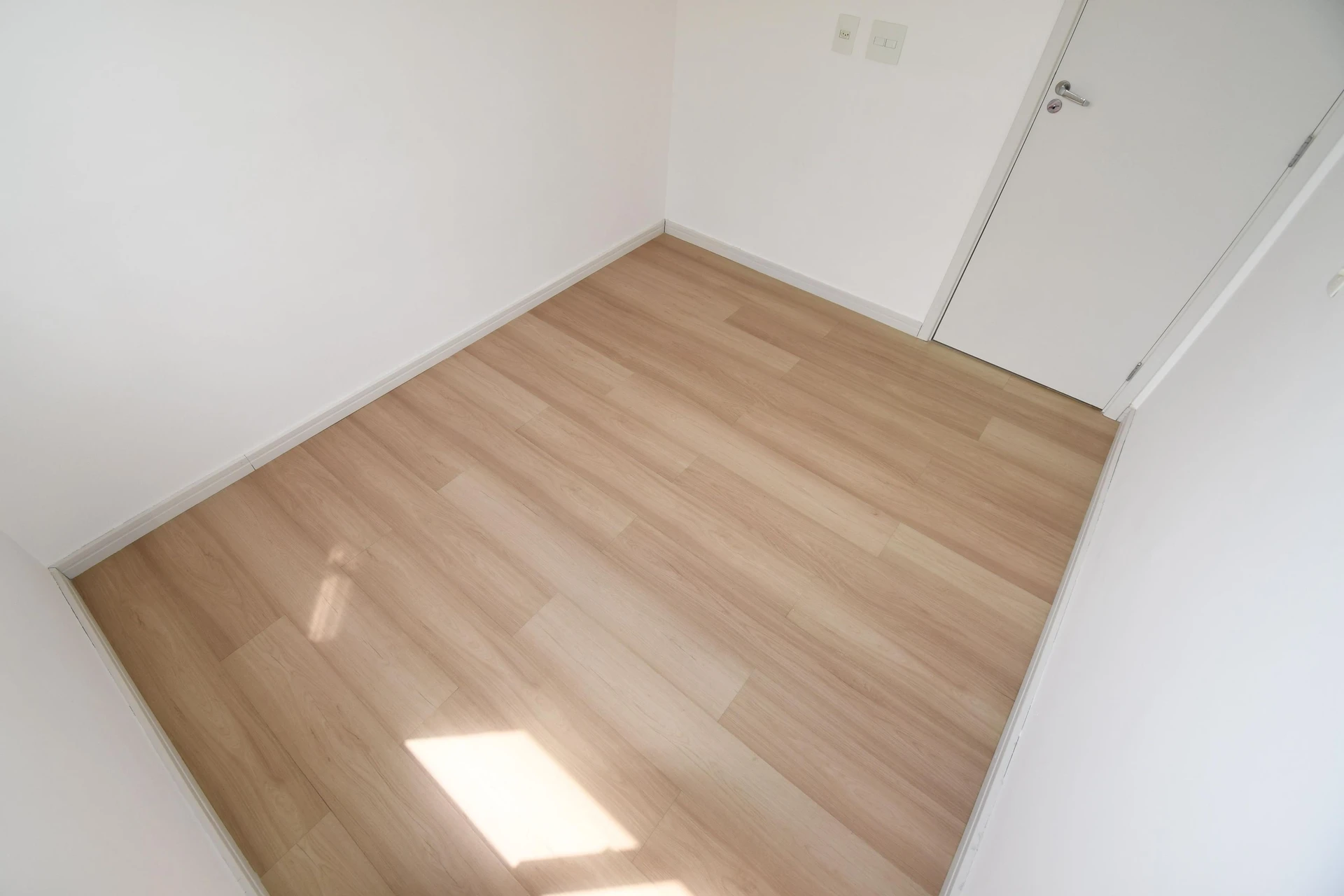 2-bedroom apartment with wood or laminate floors — photo 41