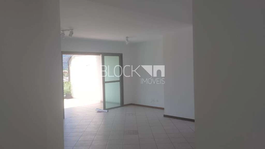 183 m² unfurnished apartment with 3 bedrooms and mountain view — photo 11