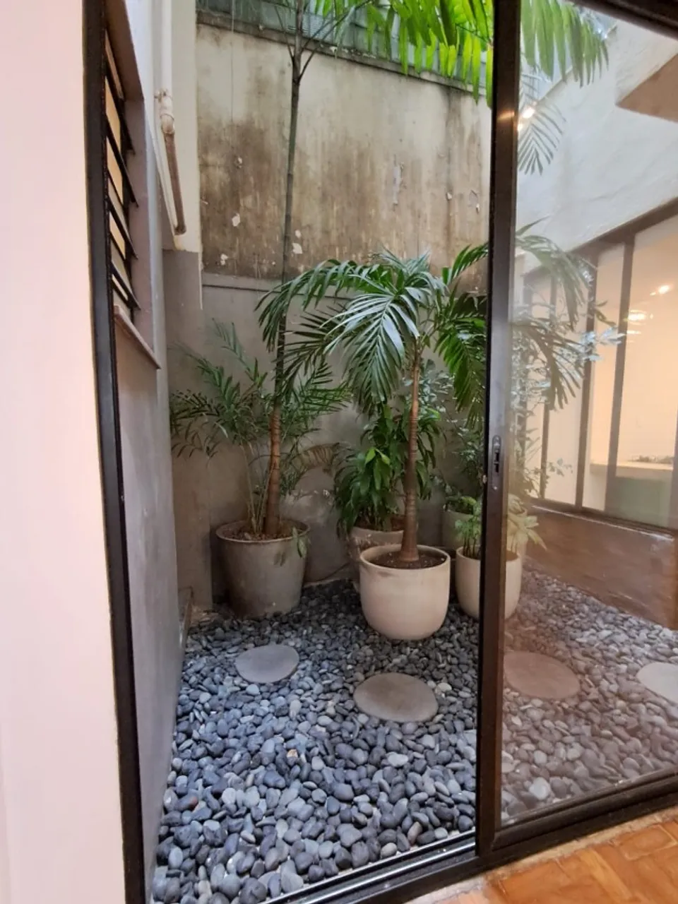Деревянный пол или ламинат и 3 спальни: квартира 144 м² — photo 13