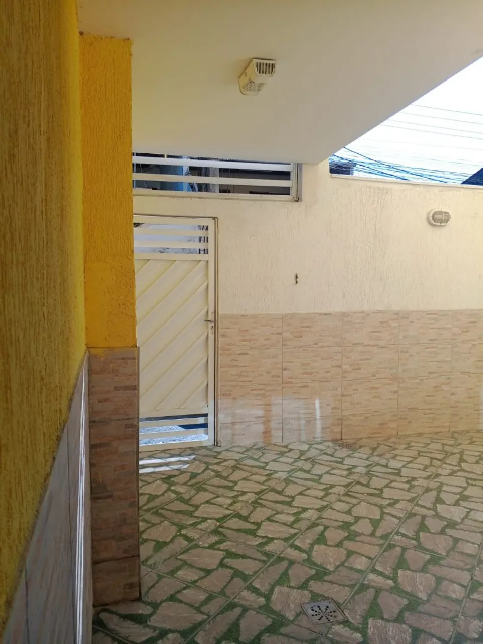 Glass-enclosed balcony in a 3-bedroom house, 197 m² — photo 10
