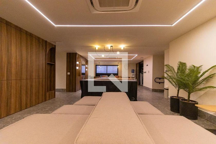 Balcony with a grill in a one-bedroom apartment, 32 m² — photo 20
