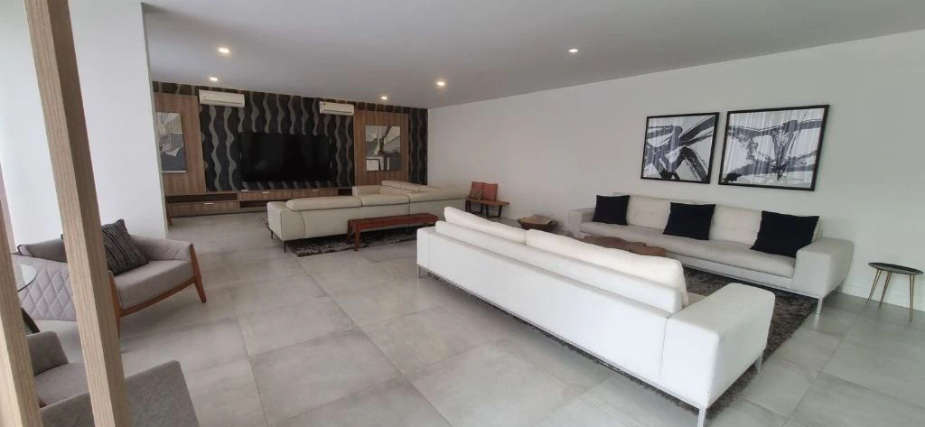 Casa mobiliada com 4 suítes e 720 m², perto do lazer — photo 2
