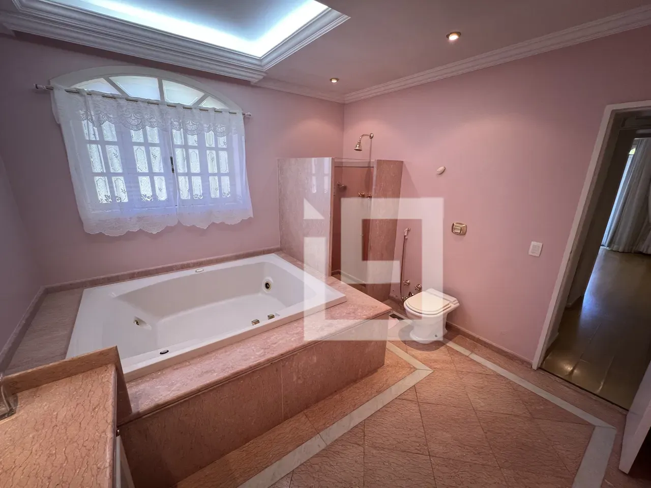 House with 4 suites and 5 parking spaces plus balcony BBQ — photo 20