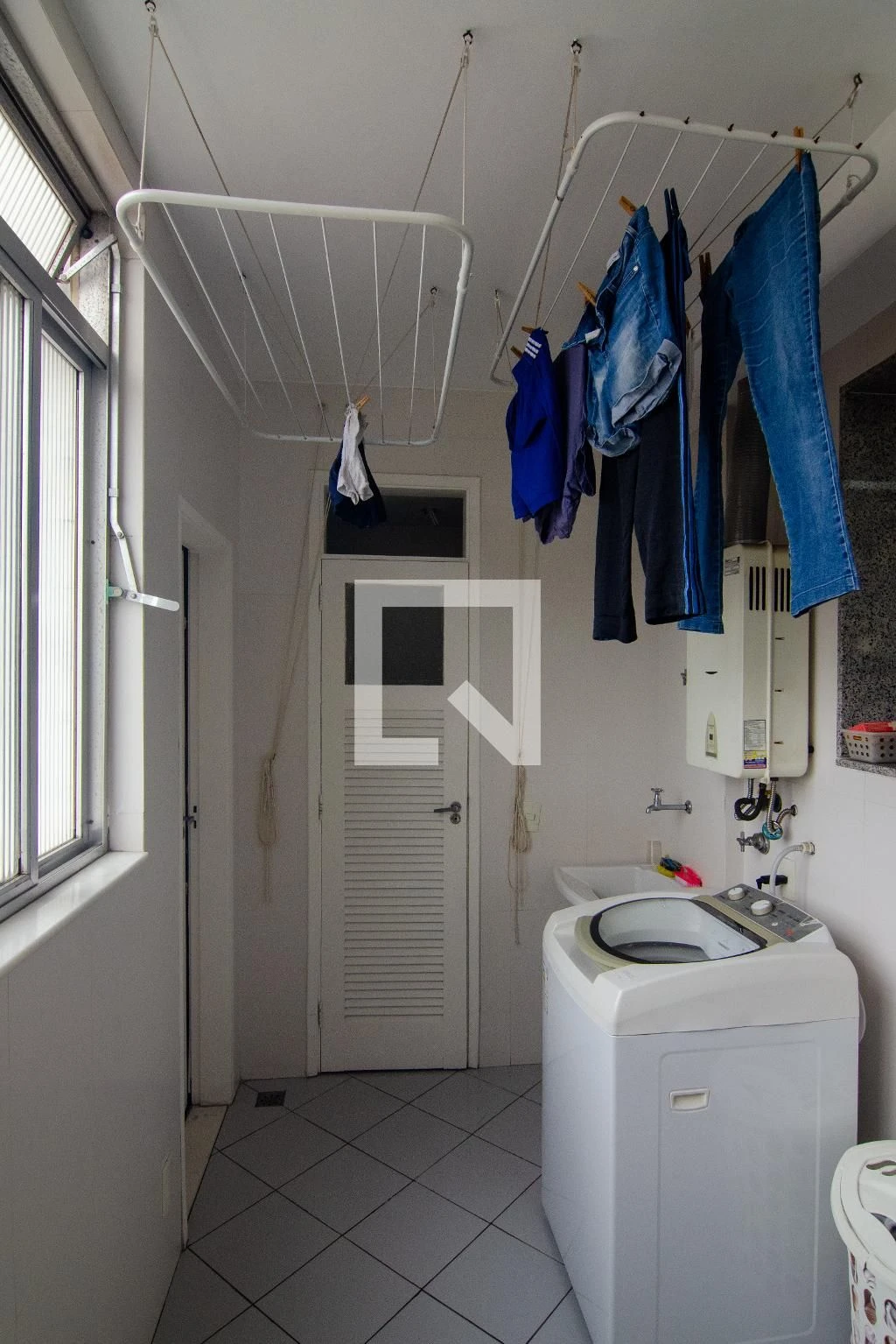 Furnished apartment, 166 m², with floor-to-ceiling windows — photo 34