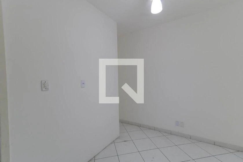 1-bedroom apartment with a glass shower enclosure — photo 12