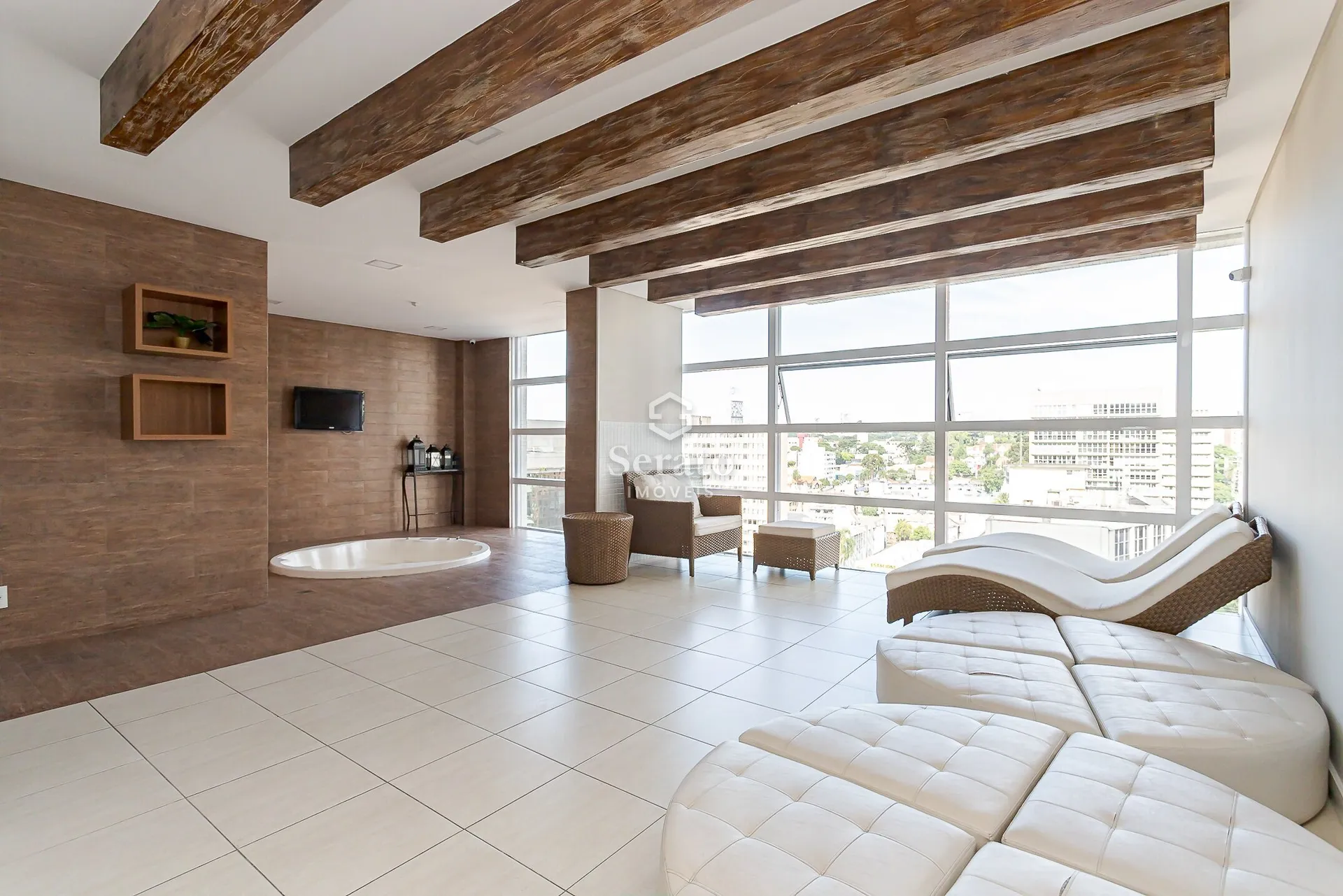 Balcony with a grill in a one-bedroom apartment, 30 m² — photo 26