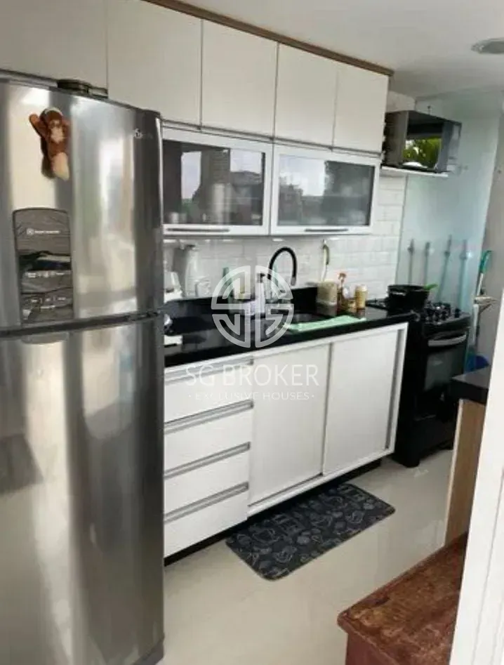 Walk-in closet in a 2-bedroom apartment, 138 m² — photo 3