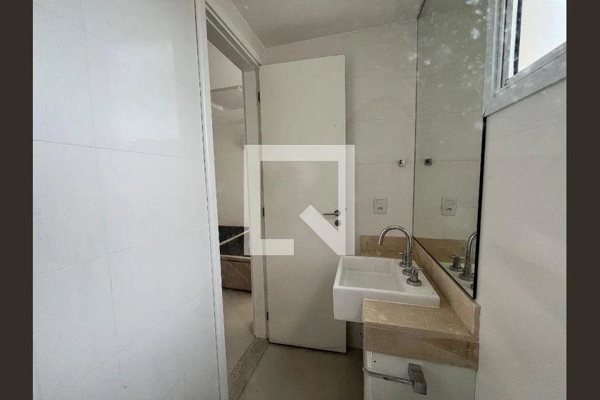 Furnished apartment, 148 m², with a glass-enclosed balcony — photo 2