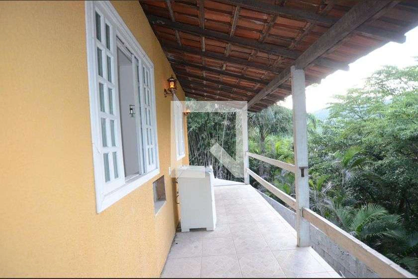 1-bedroom apartment with enclosed kitchen and garden — photo 3