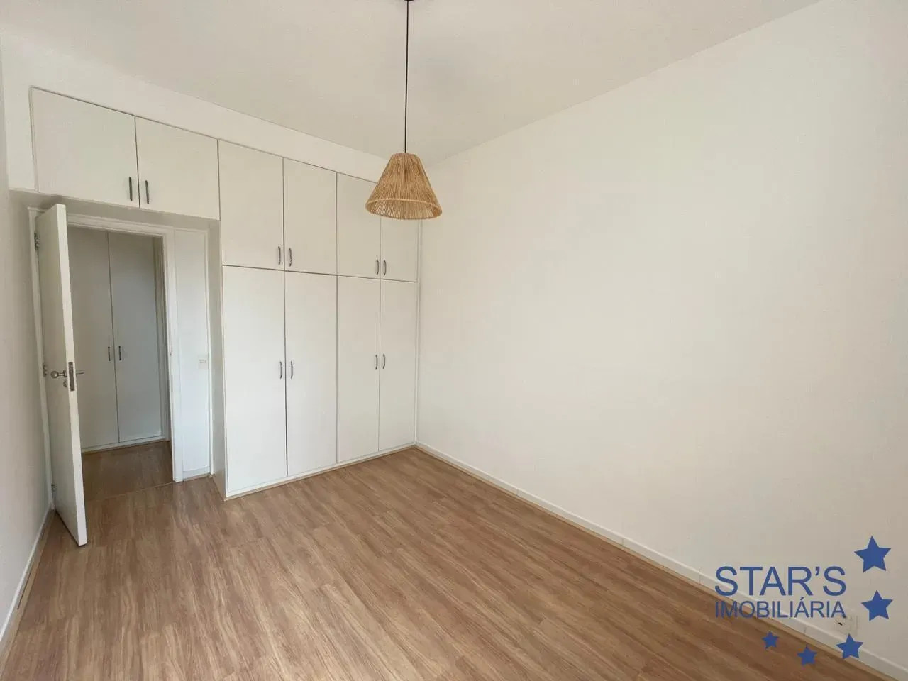 1-bedroom apartment with balcony and city-view outlook — photo 7