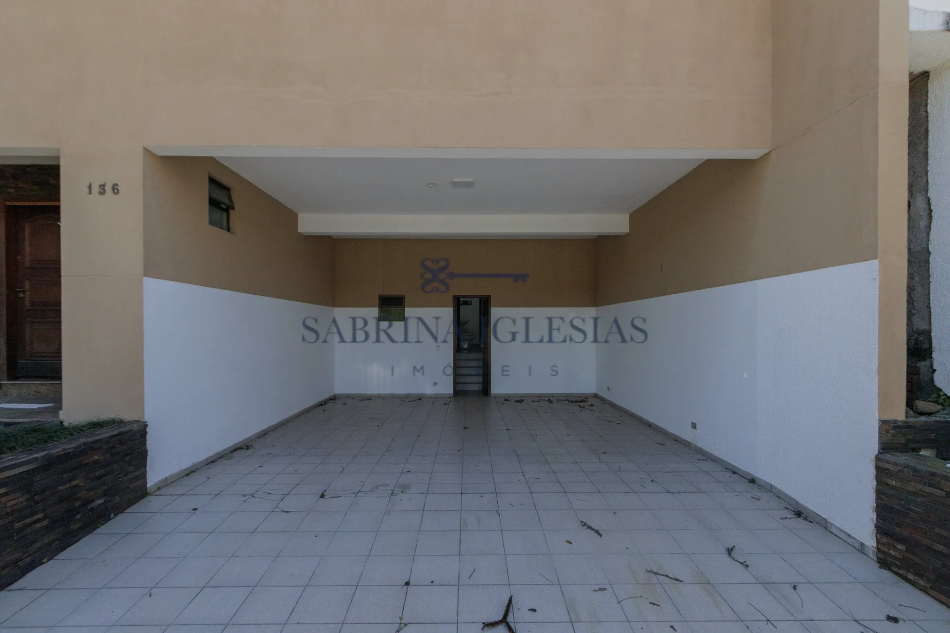 4-bedroom house with a grill on the balcony in Curitiba — photo 57