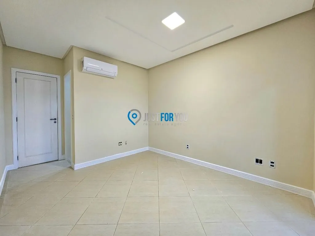 House with 5 bedrooms, 300 m² and a closed gas kitchen — photo 29