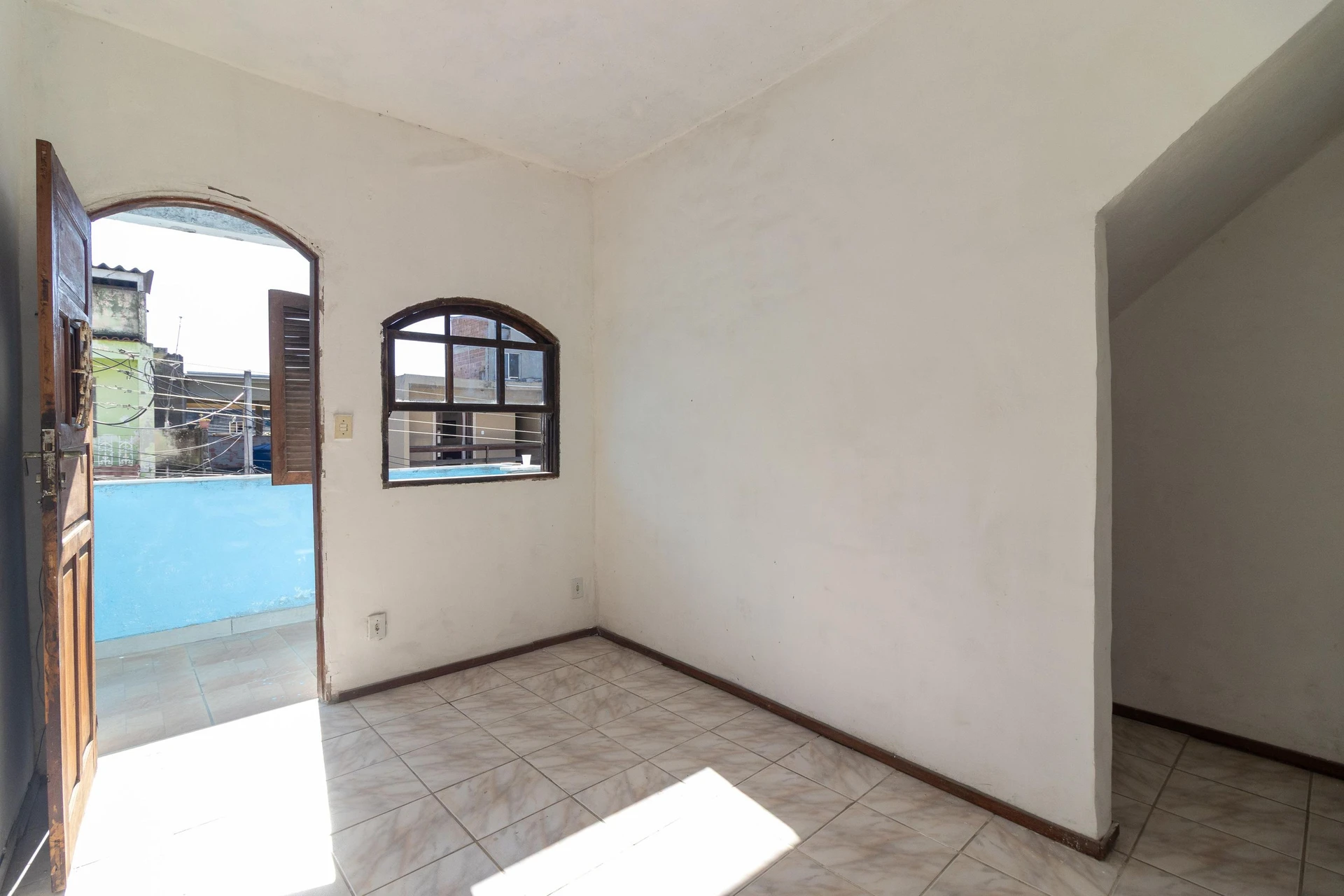 Casa sin amueblar con 2 dormitorios y balcón — photo 18