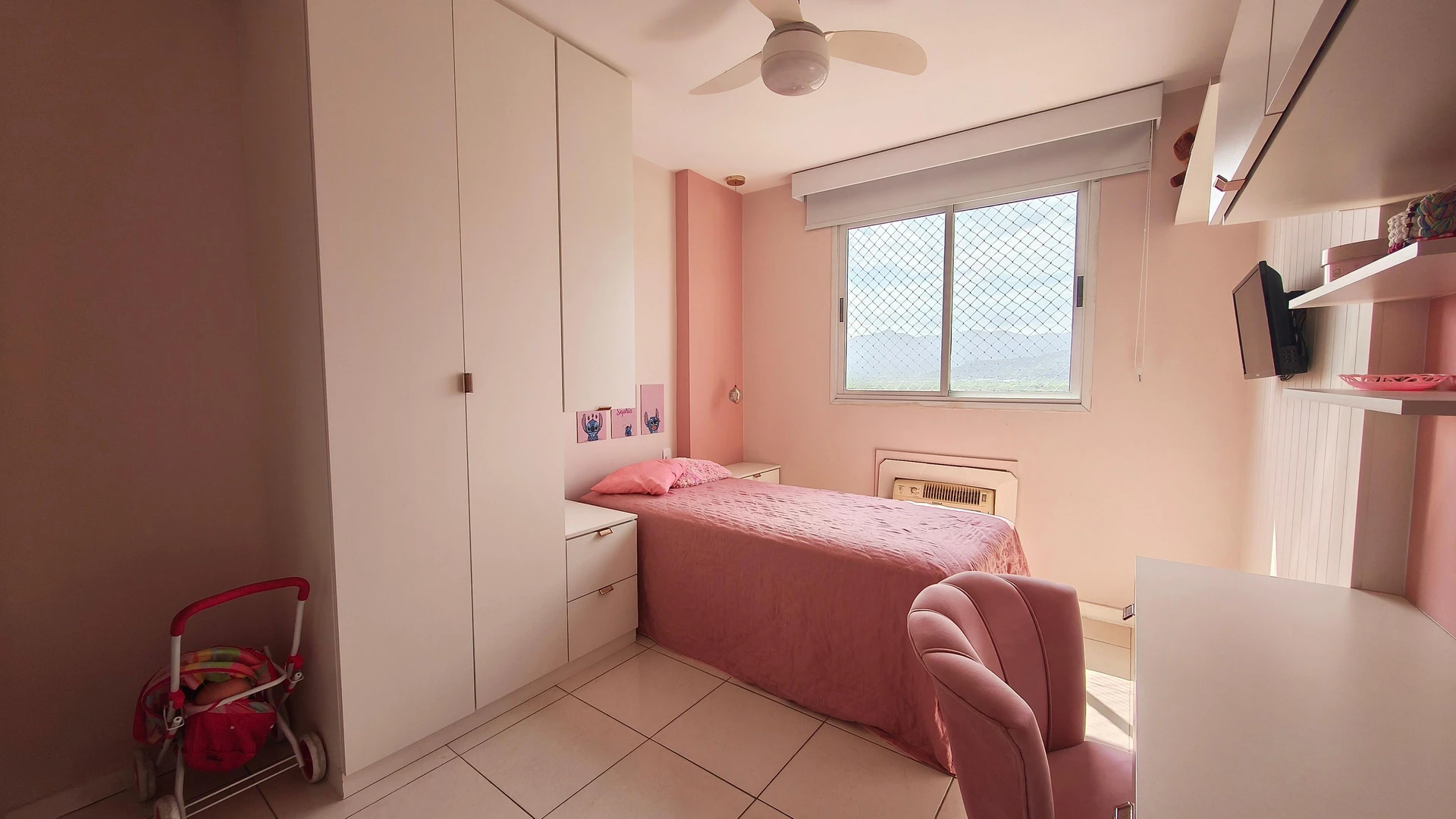 3-bedroom apartment with a mountain view in Rio de Janeiro — photo 16