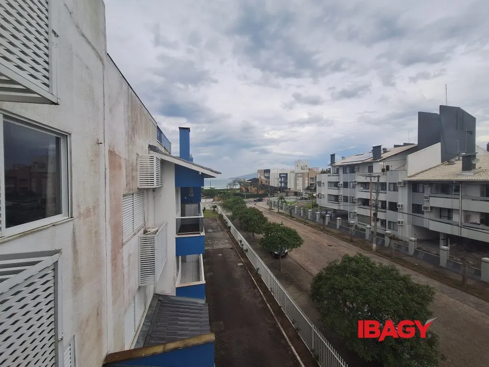 Furnished apartment with 3 bedrooms and 3 bathrooms — photo 33