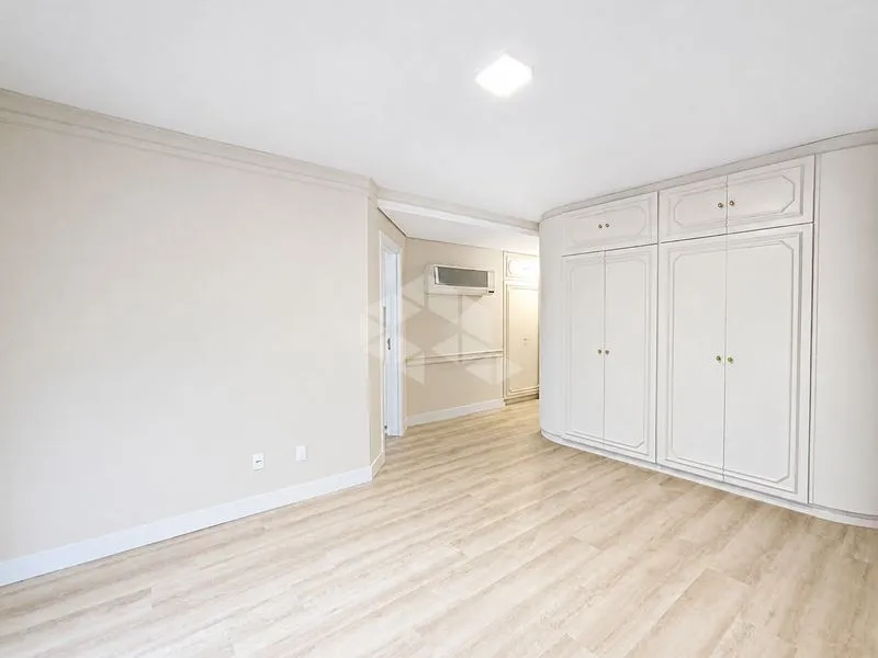 Departamento de 4 dormitorios con ventanales de piso a techo — photo 15