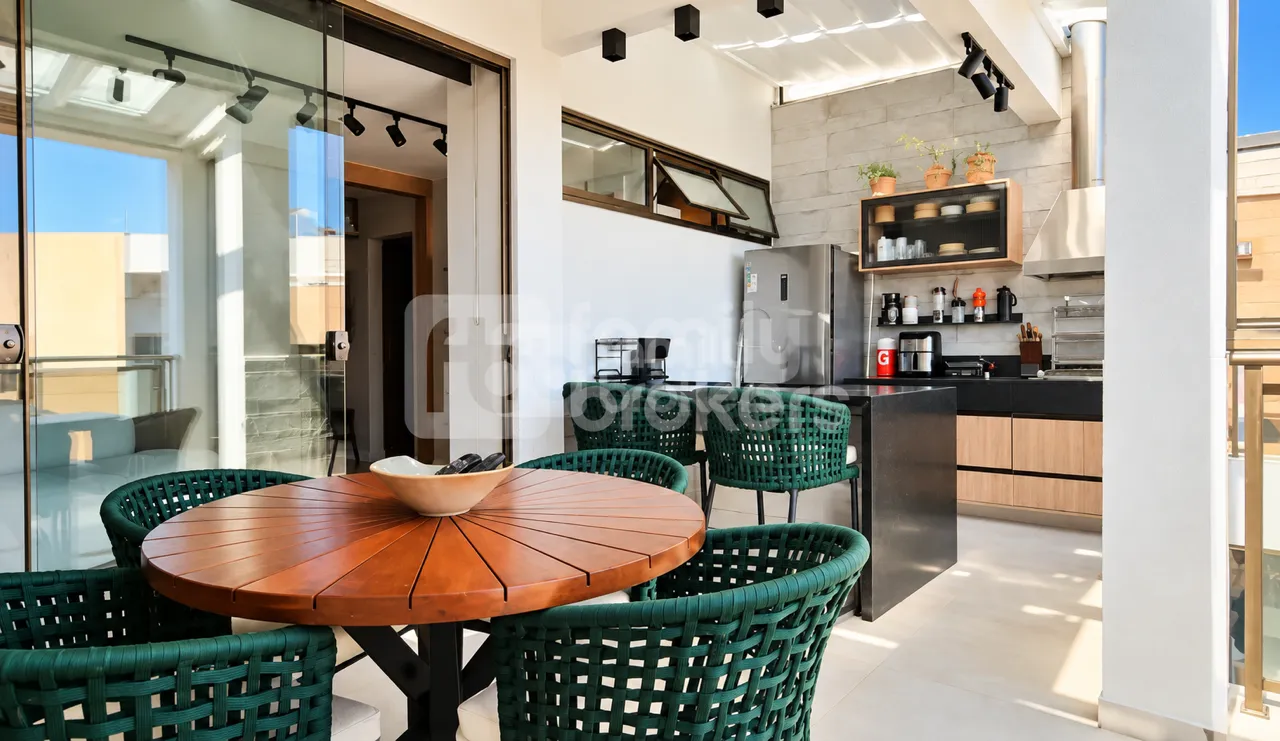 2-bedroom apartment with a glass-enclosed balcony — photo 9
