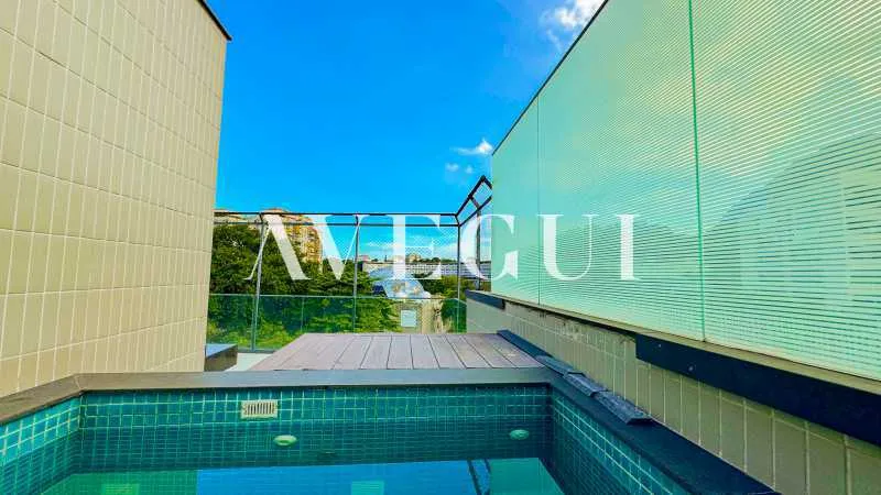 3-bedroom apartment in a building with a pool — photo 30