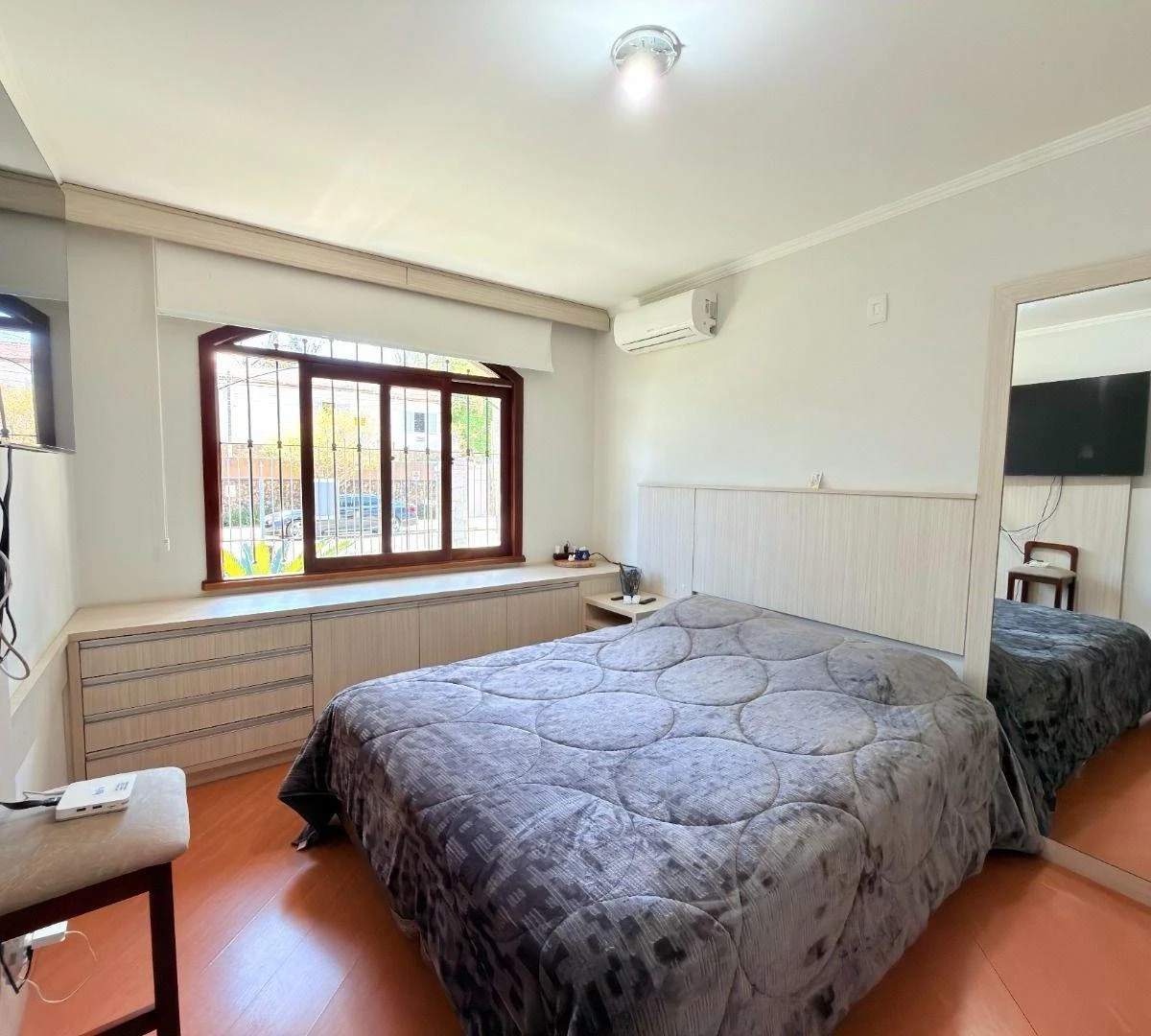 4-bedroom house with a bathtub in Curitiba — photo 5