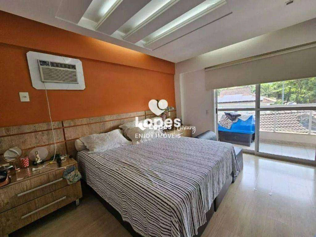 5-bedroom house with a glass-enclosed balcony — photo 3
