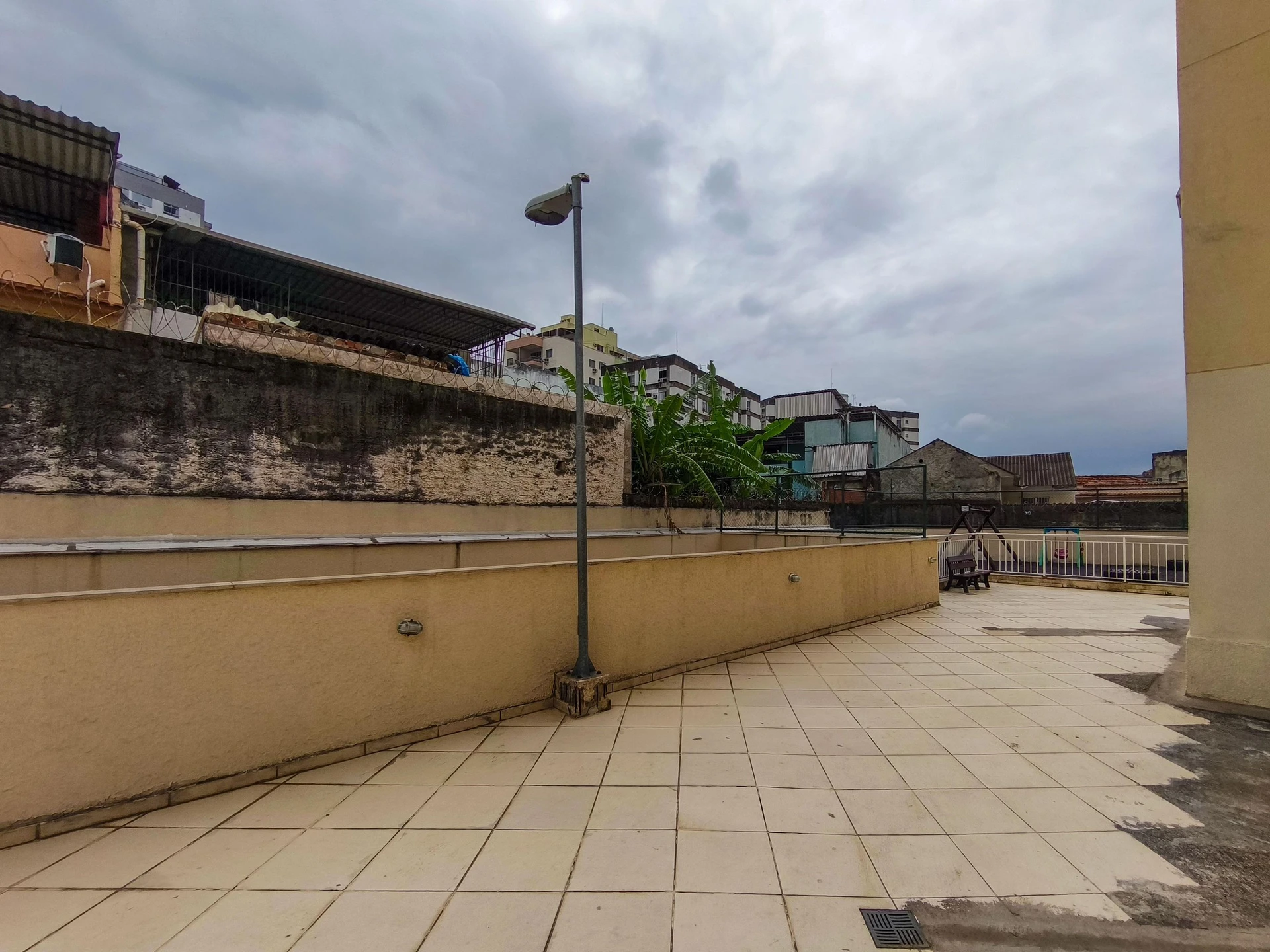Apartamento de 2 quartos em condomínio com piscina — photo 3