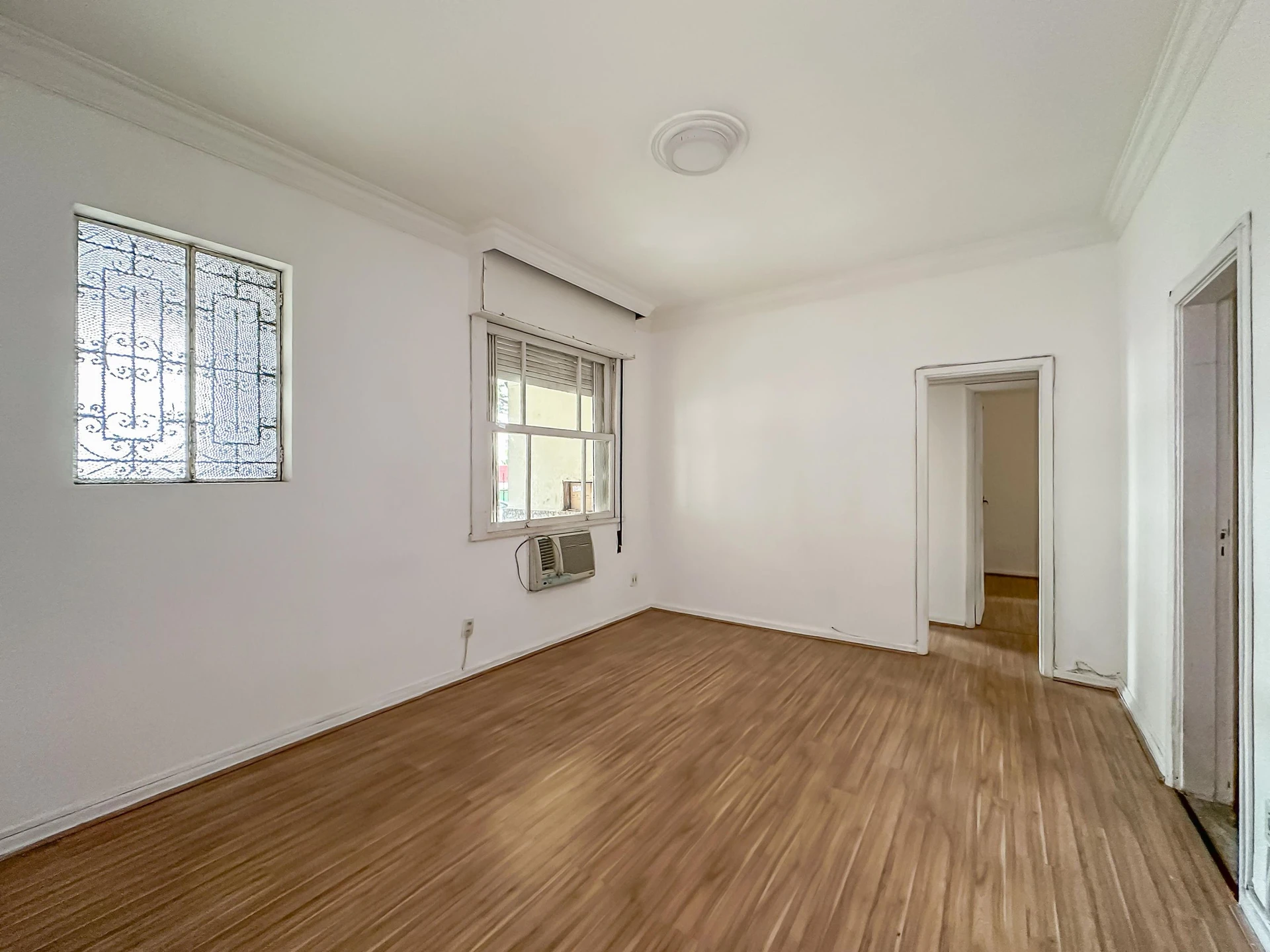 Apartamento, 83 m², com piso de madeira ou laminado