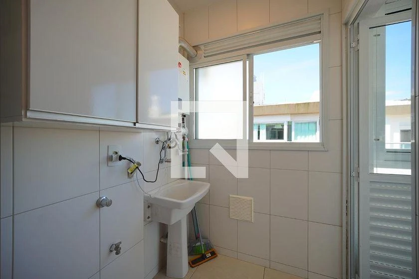 Apartment, 140 m², with a glass-enclosed balcony — photo 31
