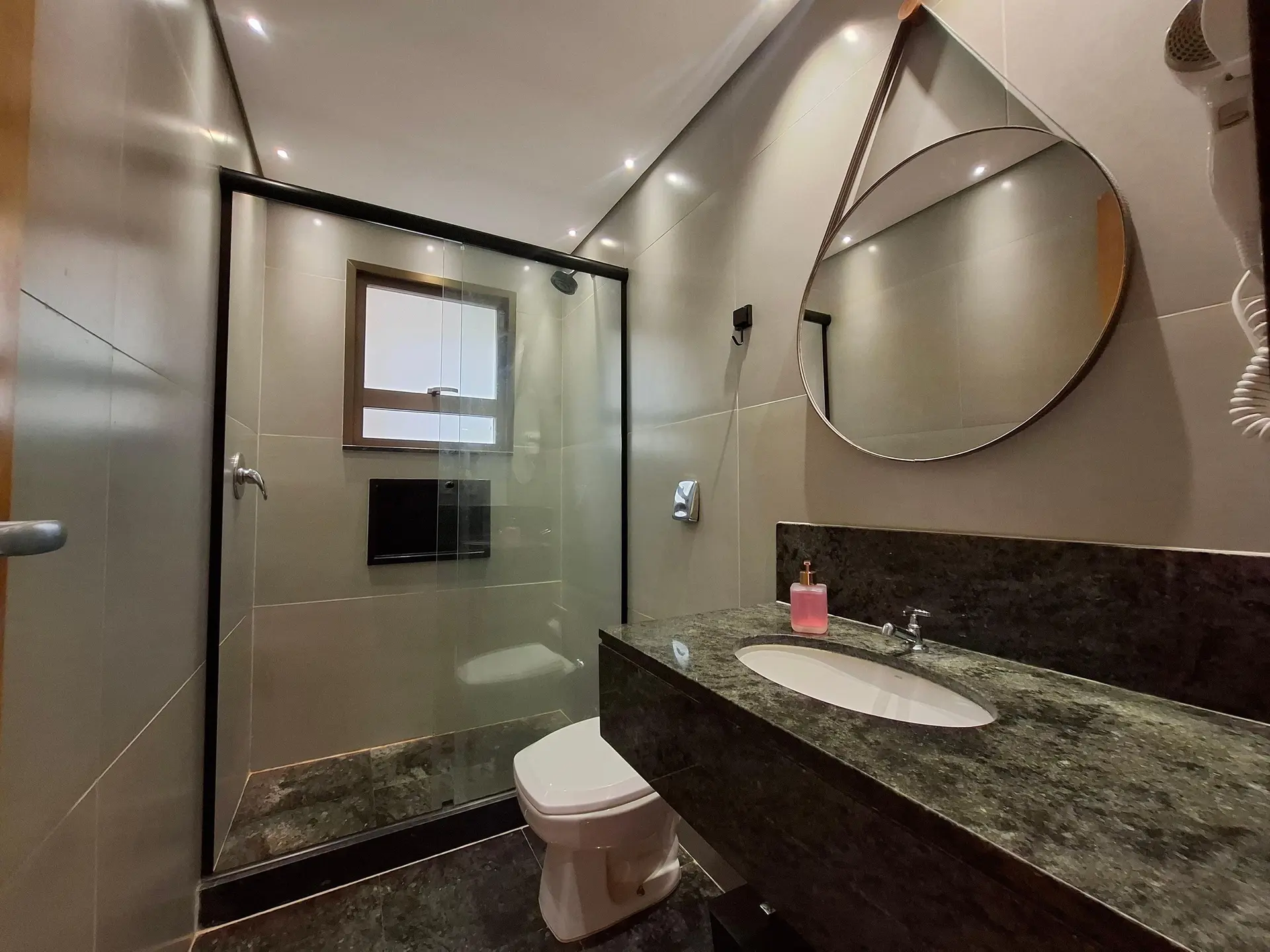 1-bedroom apartment with en-suite and no parking — photo 16