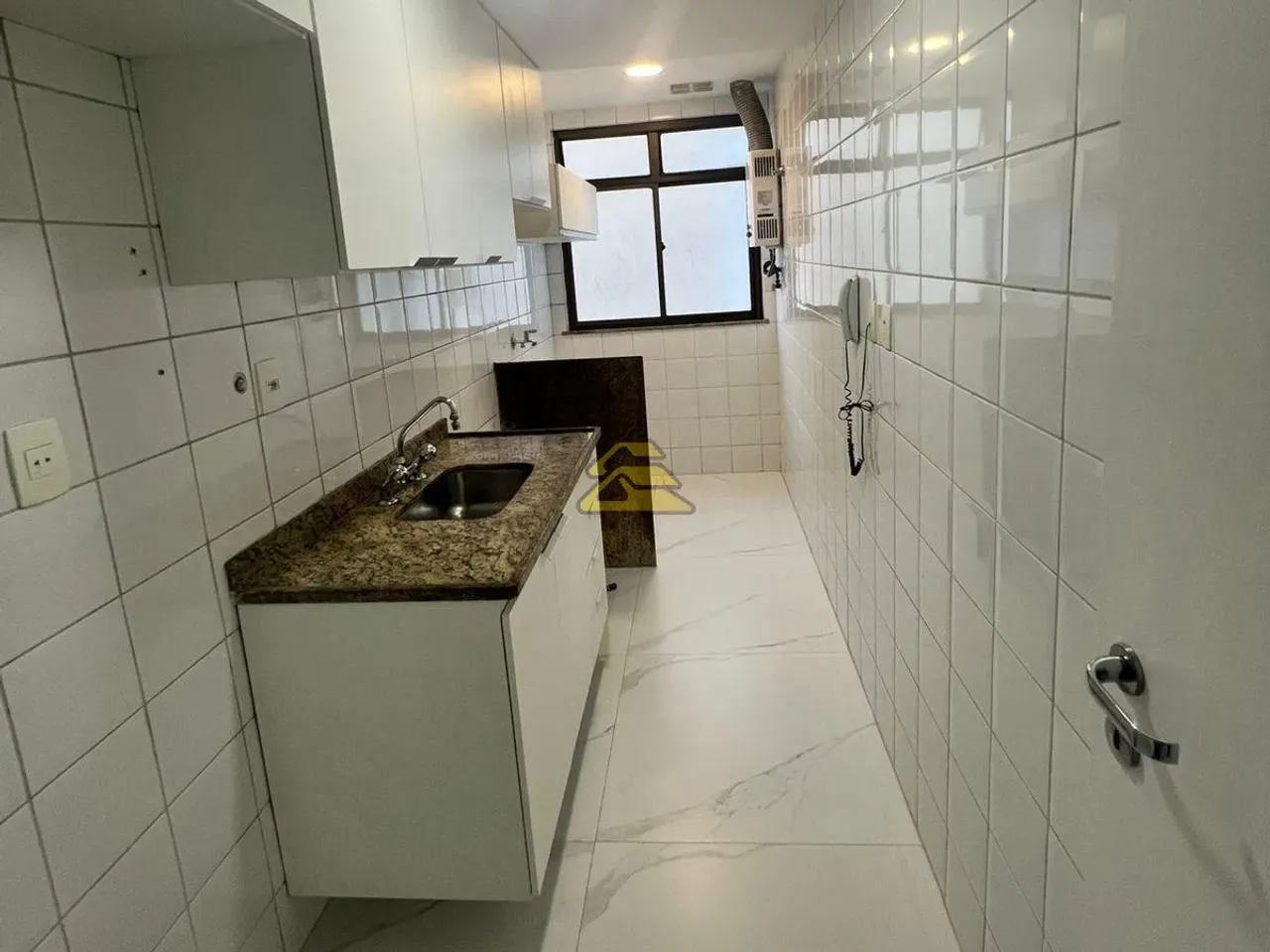 3-bedroom apartment with balcony and a closed kitchen — photo 6