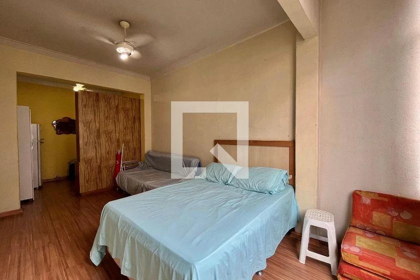 Furnished apartment, 31 m², with wood or laminate floors — photo 4