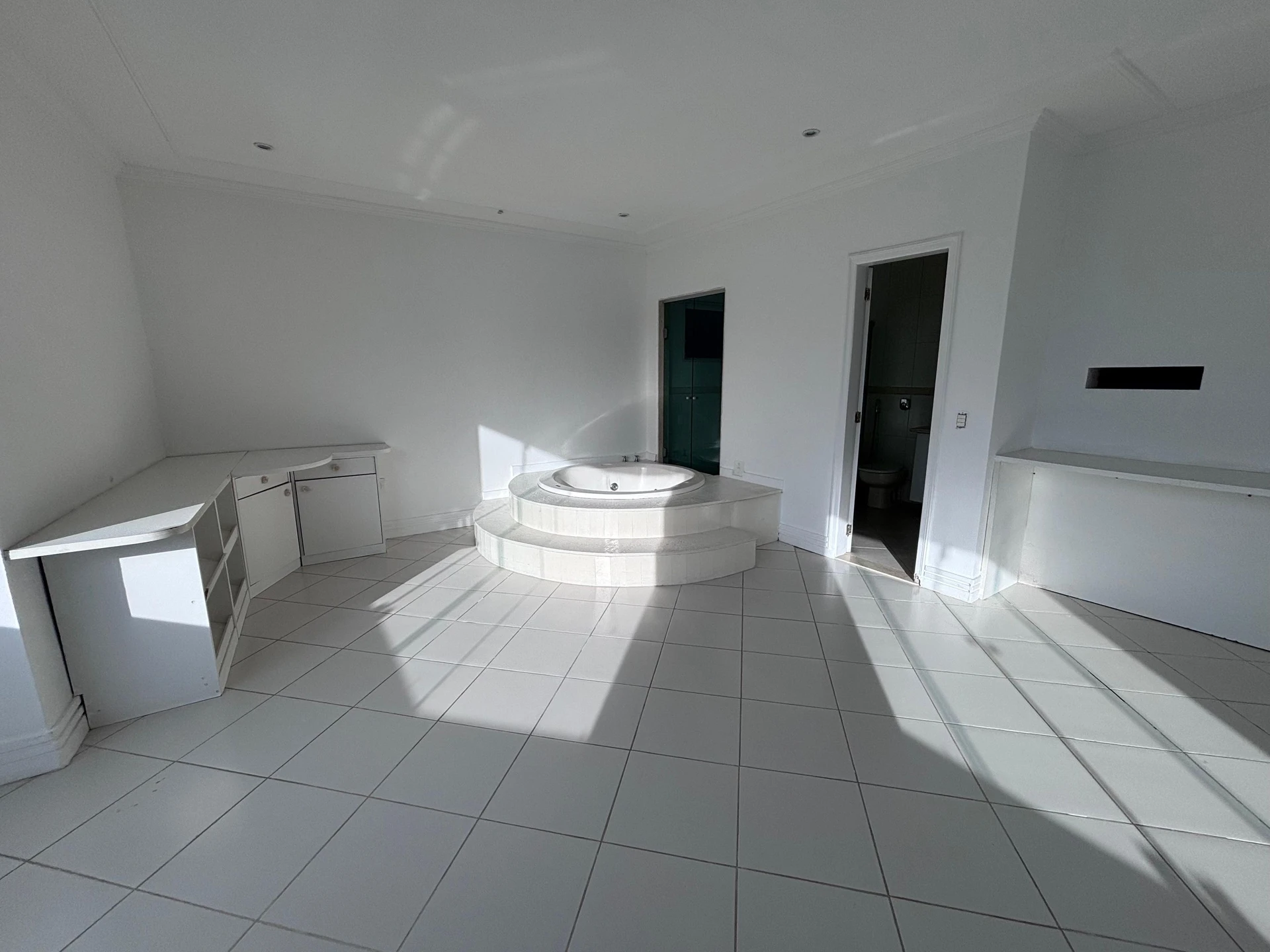 Condo house with 6 bedrooms and a balcony grill — photo 98