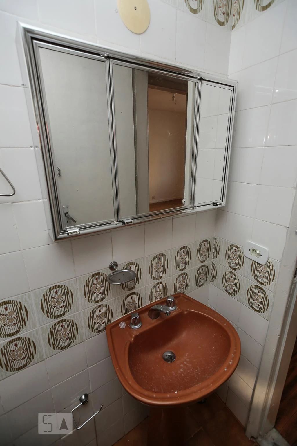 Wood or laminate floors in a 3-bedroom apartment, 88 m² — photo 11
