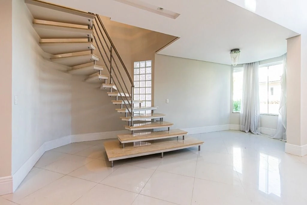 5 quartos e piscina privativa: casa de 323 m²