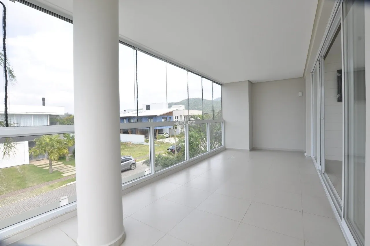 Water view in a 5-bedroom house, 343 m² — photo 17