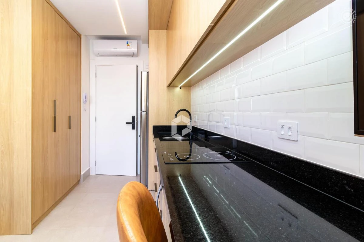 One-bedroom apartment in a building with a gym — photo 2