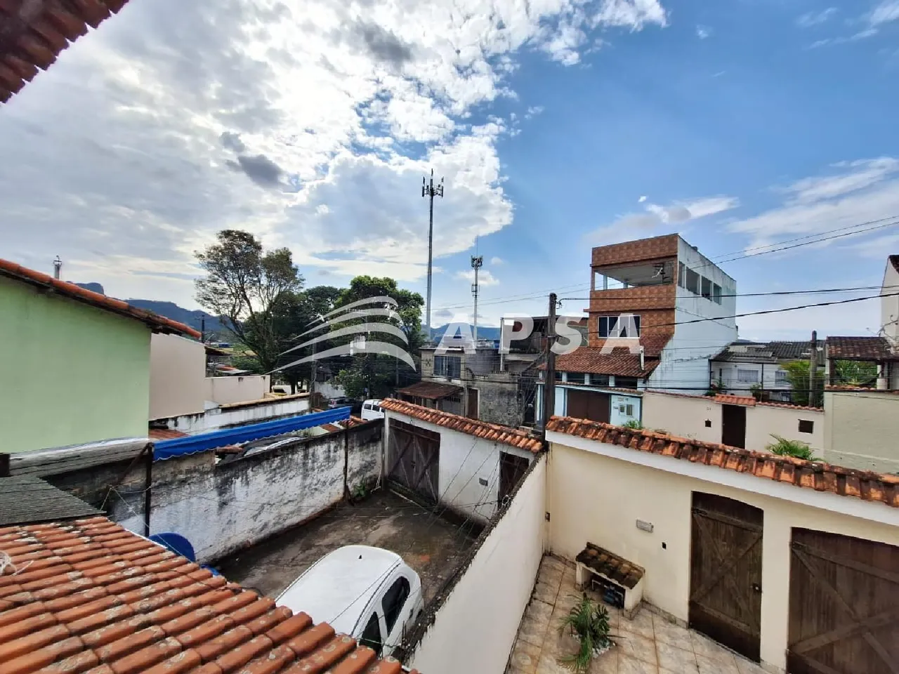 Casa com 2 quartos e cozinha fechada com fogão a gás — photo 17