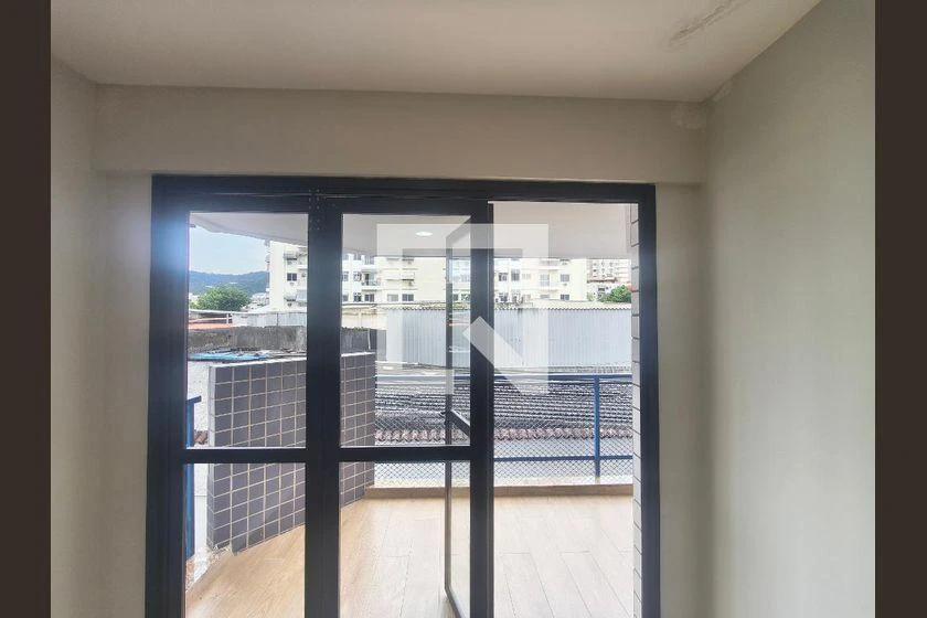 Apartamento para aluguel com 2 quartos e 83 m²