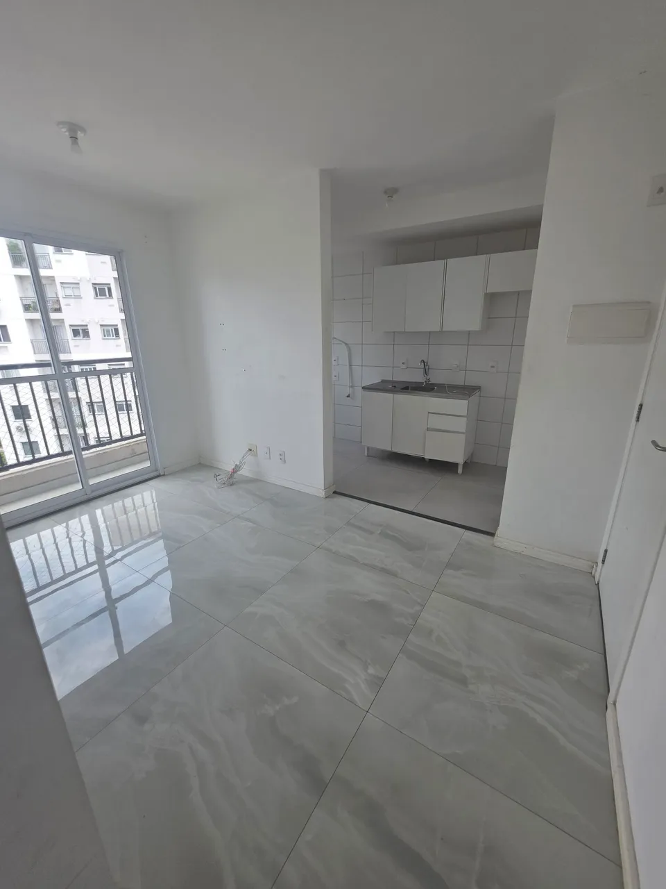 2-bedroom apartment in a building with a gym — photo 8