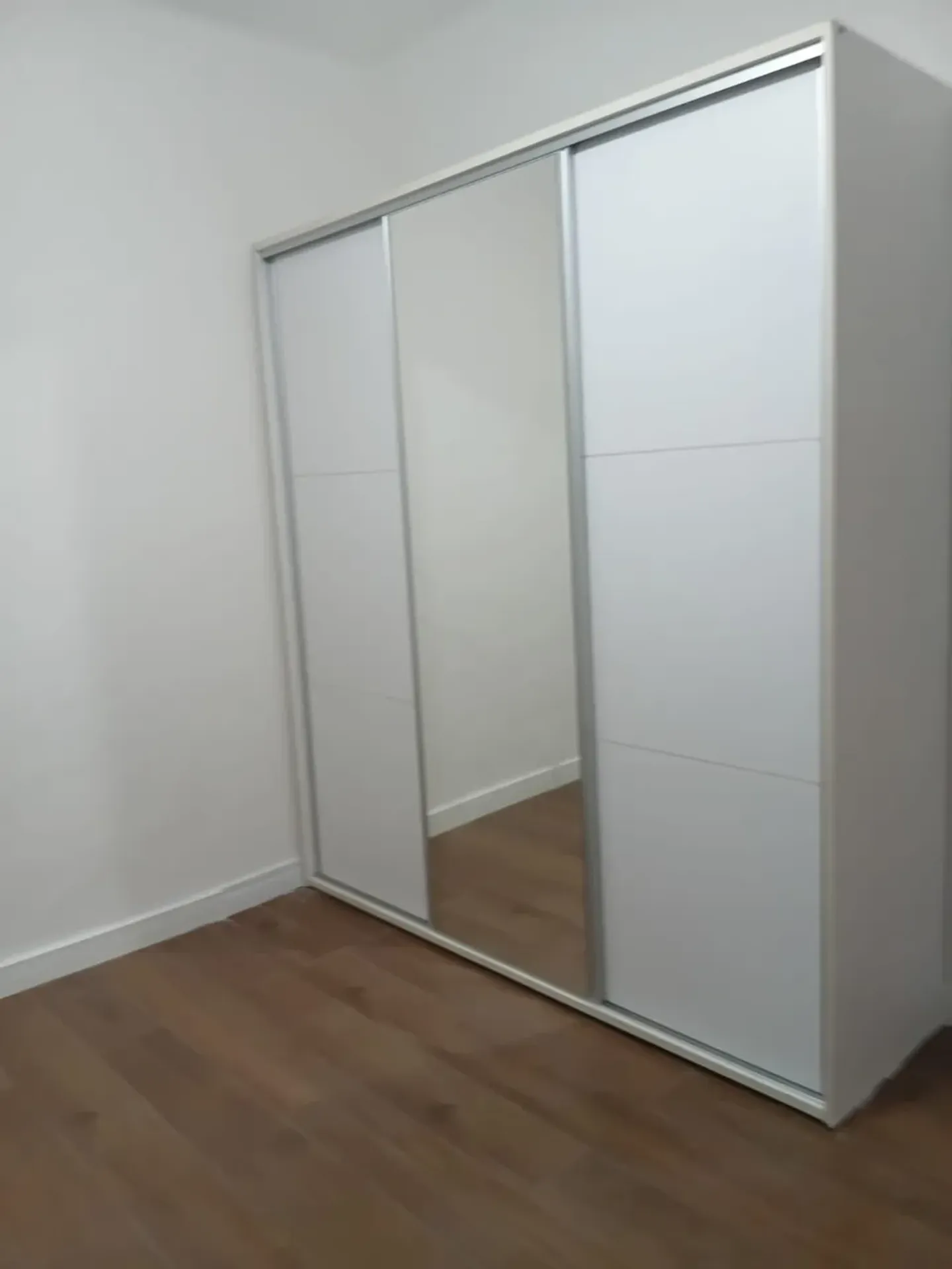75 m² apartment with a walk-in closet and a home office — photo 12