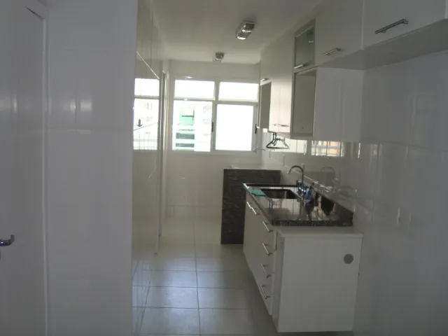Apartamento com 4 quartos e varanda de vidro — photo 14
