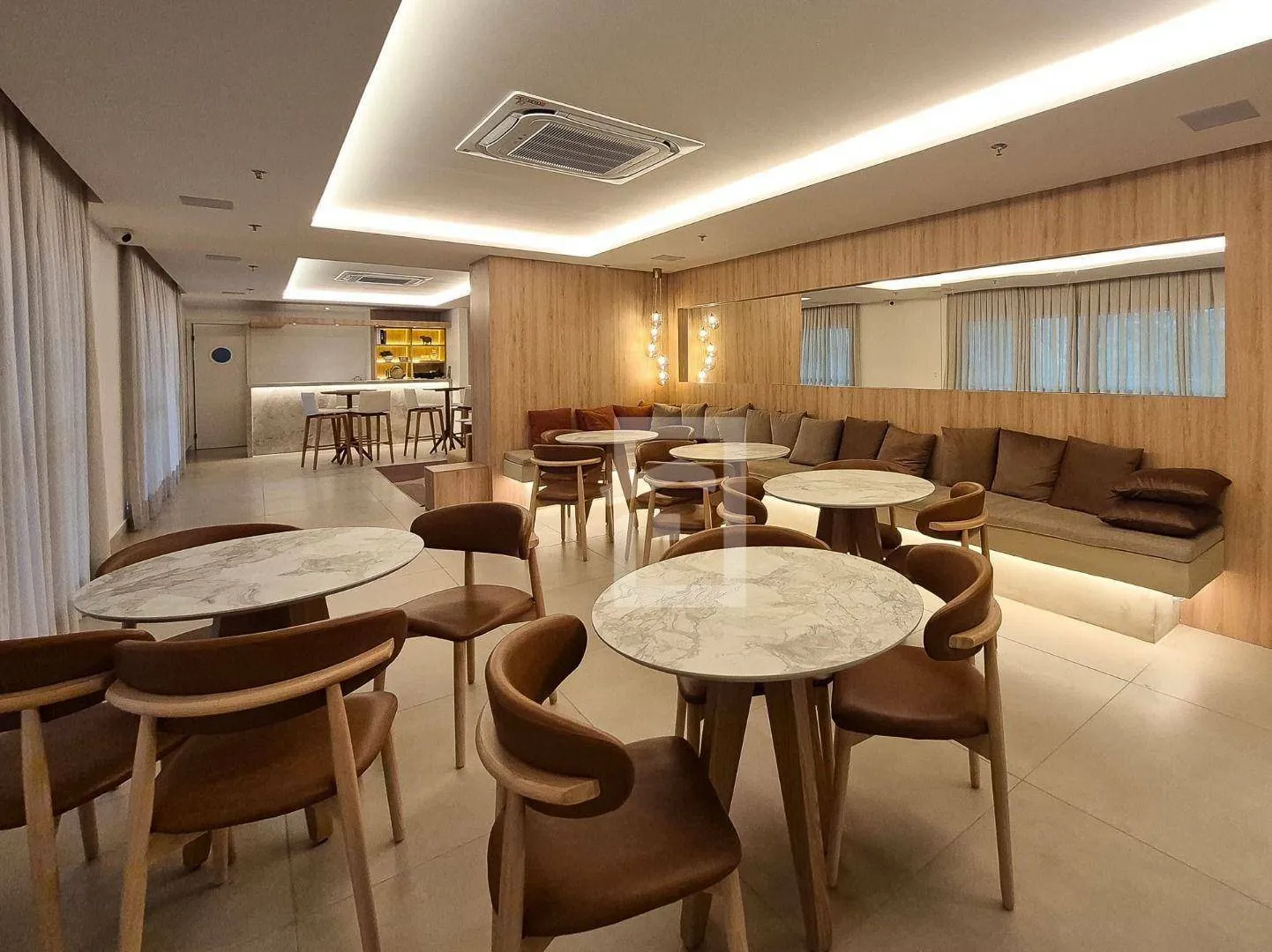 Furnished 235 m² apartment with 4 bedrooms — photo 2