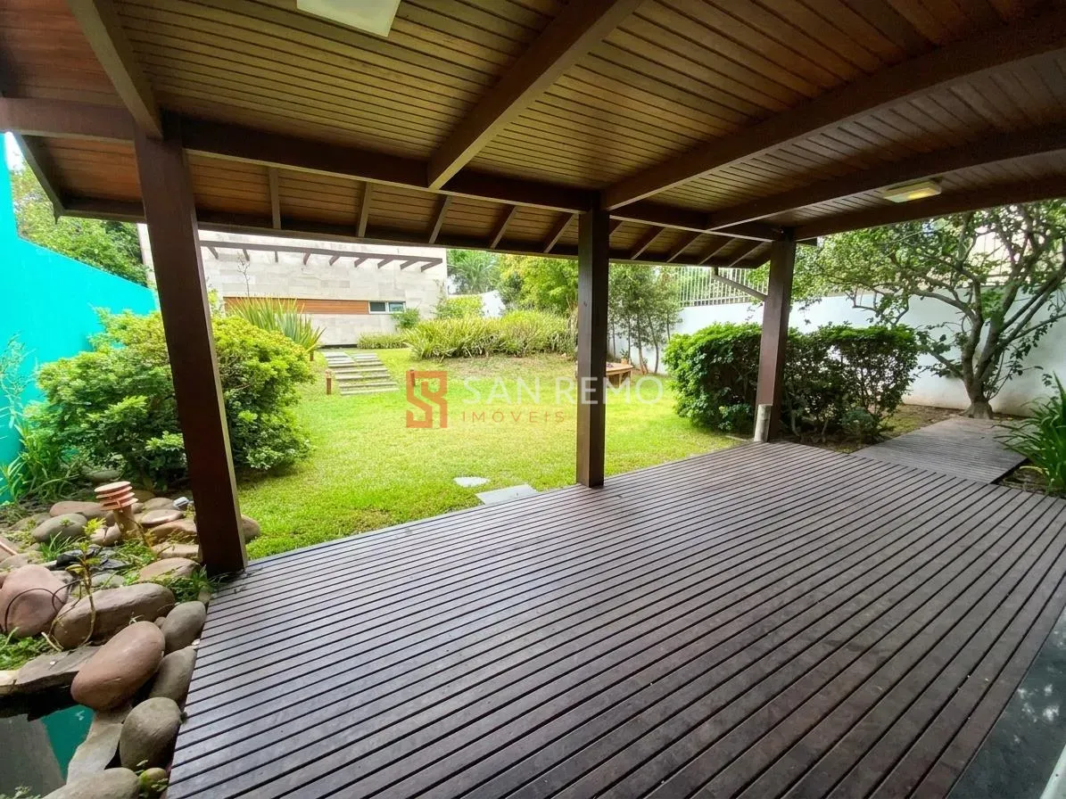 5-bedroom house with a bathtub in Florianópolis — photo 7