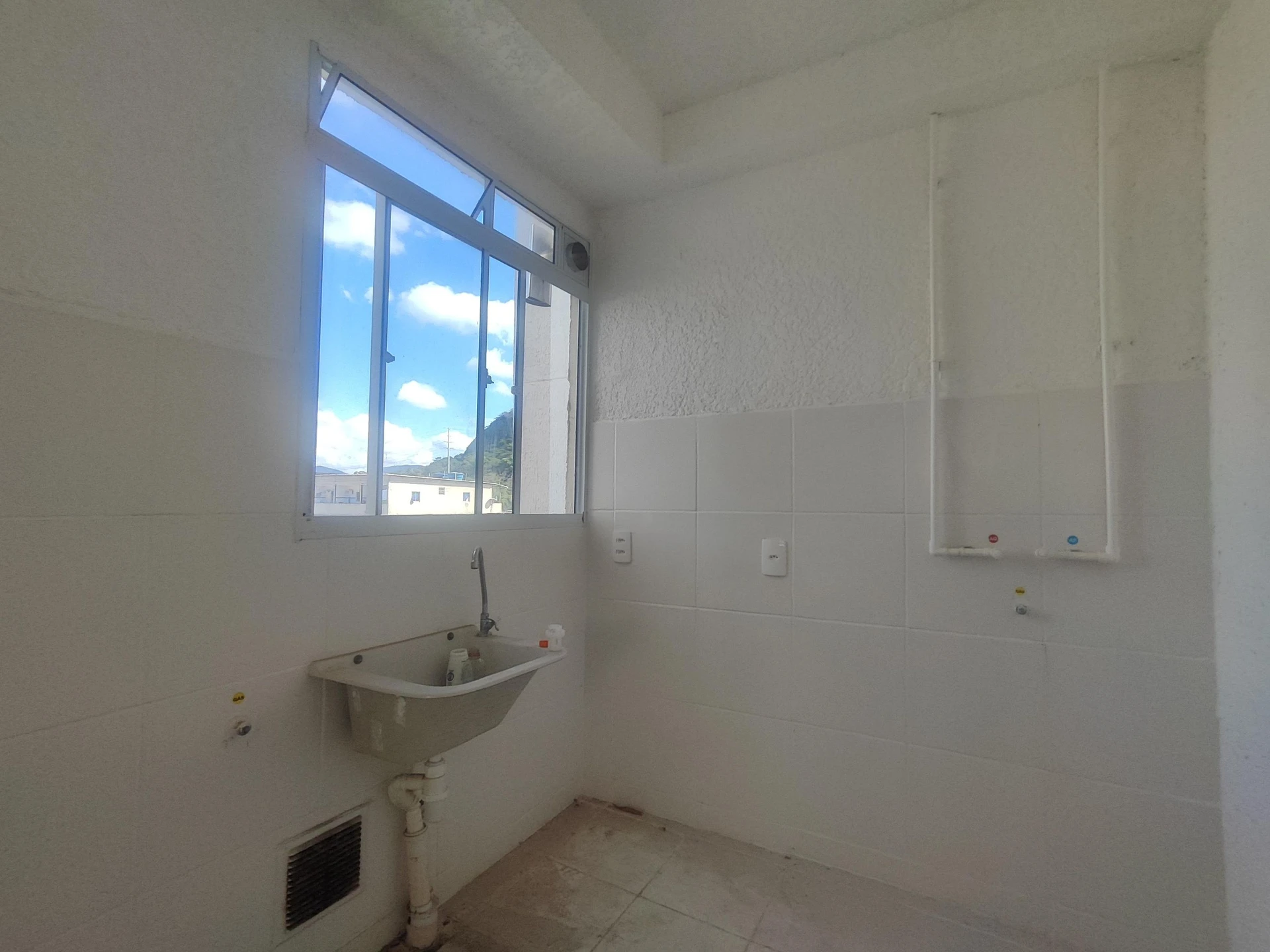 2-bedroom apartment with 1 bathroom and pet allowance — photo 24