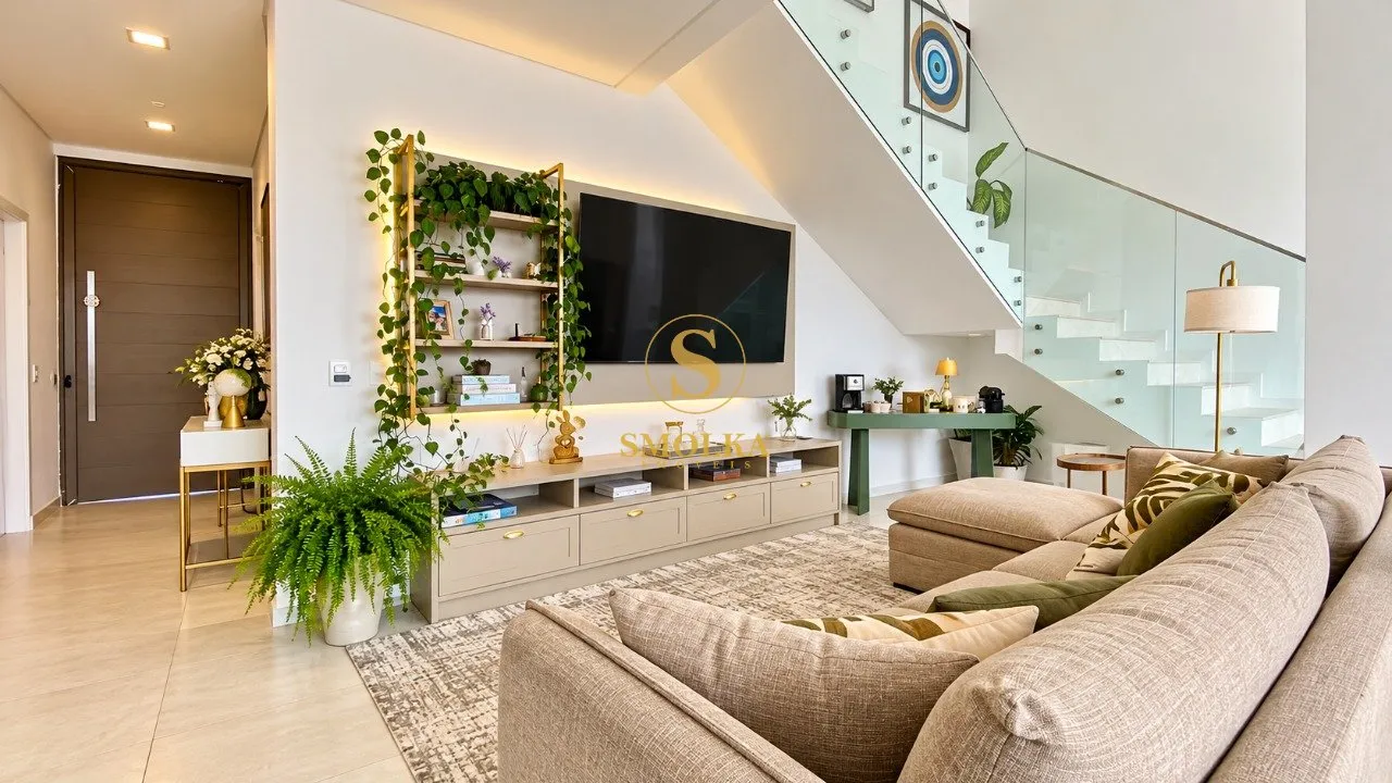 5-bedroom house with floor-to-ceiling windows — photo 11