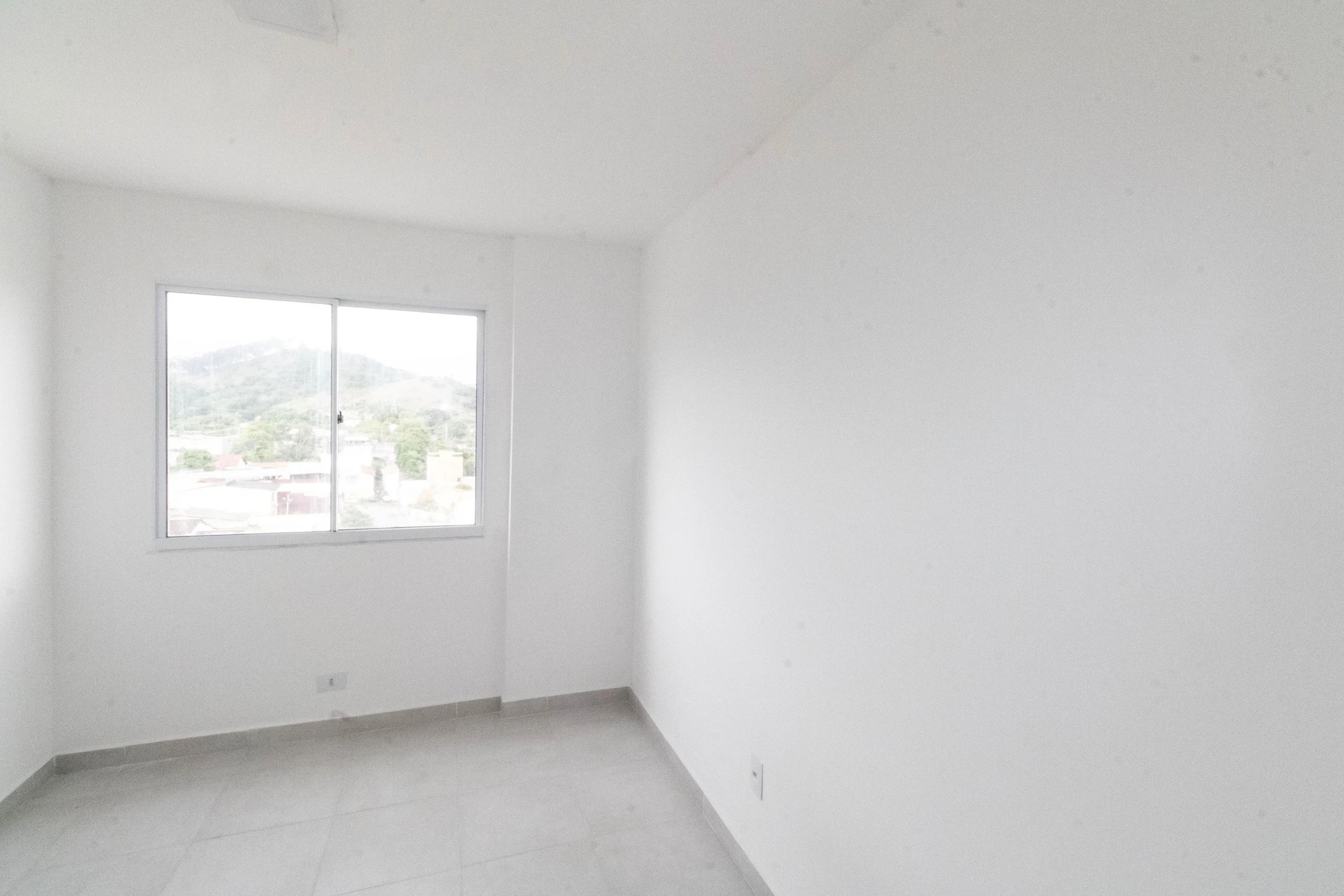 2-bedroom apartment in a building with a gym — photo 32