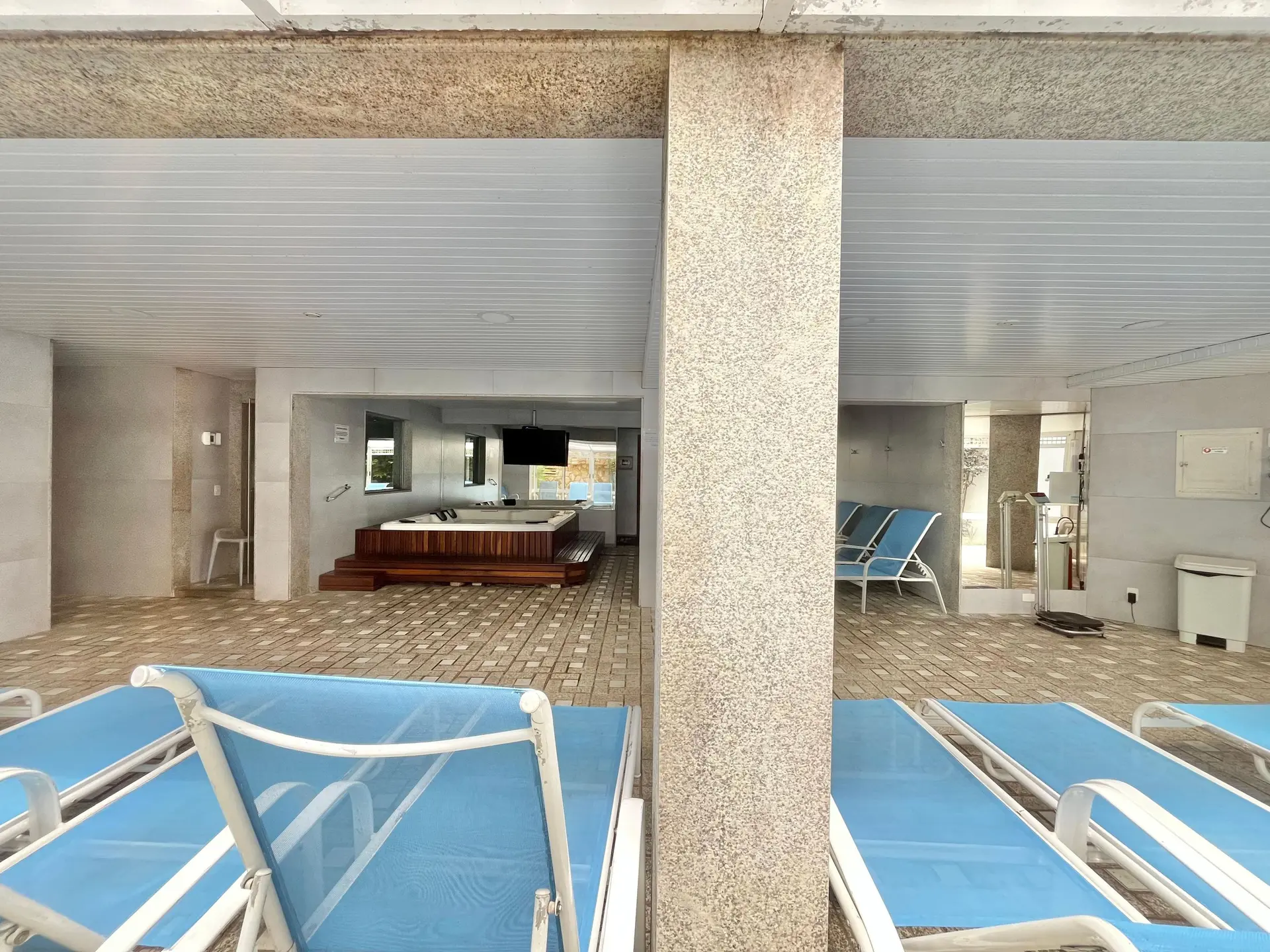 Furnished apartment, 450 m², with a water view — photo 38