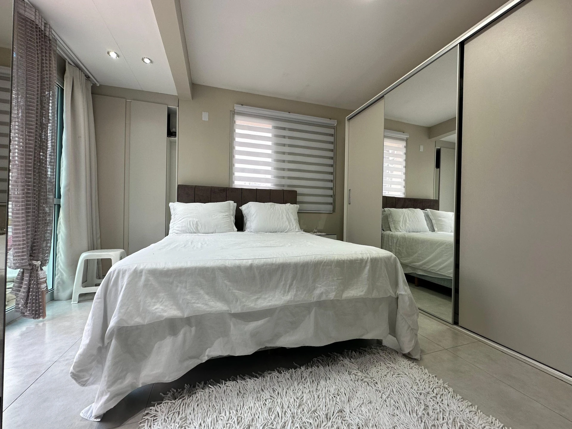 Furnished apartment, 429 m², with floor-to-ceiling windows — photo 3
