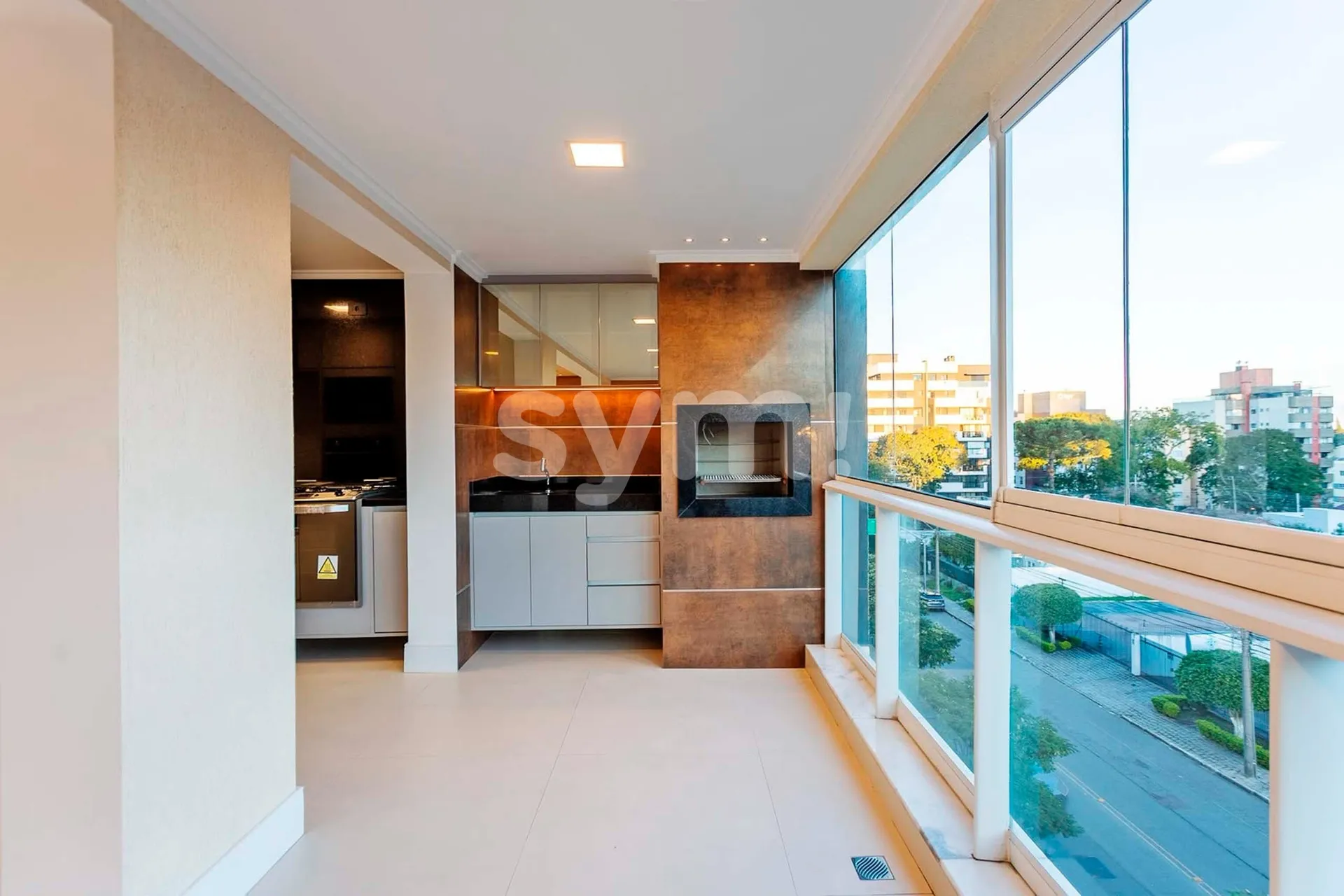 256 m² apartment with 3 en-suite bedrooms and enclosed balcony — photo 8