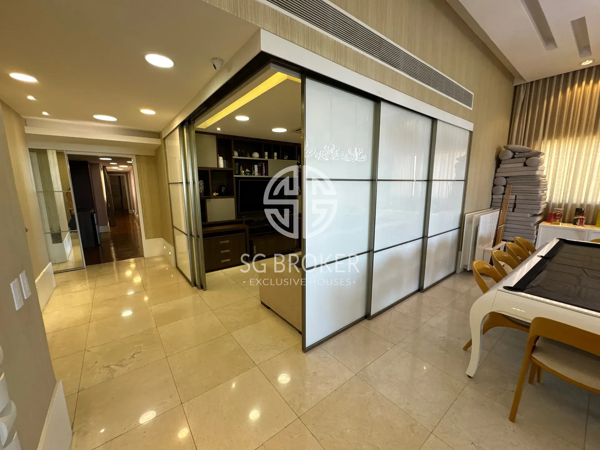 Furnished apartment with open-plan kitchen and 4 bedrooms — photo 16