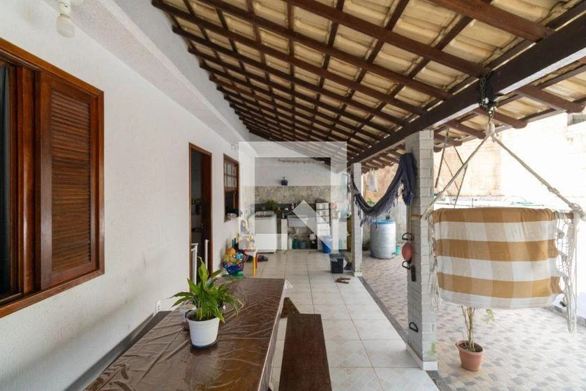 Furnished house with 4 bedrooms and 290 m² — photo 35